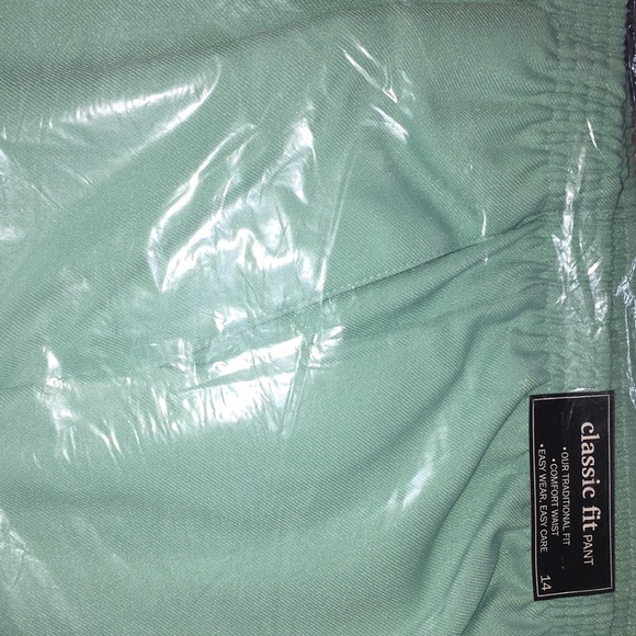 Alfred Dunner Pants - Alfred dunner size 14 NEW WITH TAG classic fit pale green two pockets